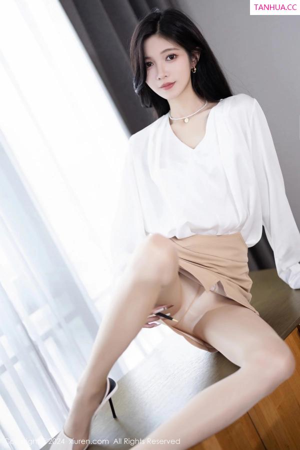 程程程  [XiuRen]高清写真图 2024.01.03 No.7906 程程程- 丝袜美腿第19张图片